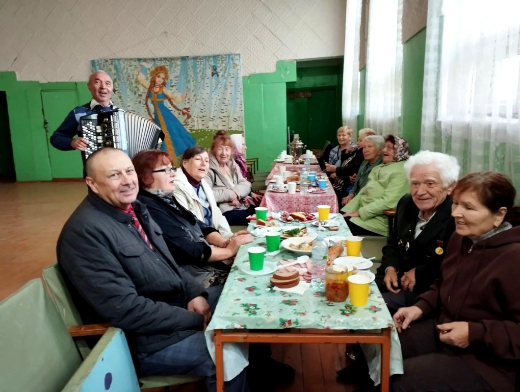 За одним столом: осенний праздник в Озерище и Каськове