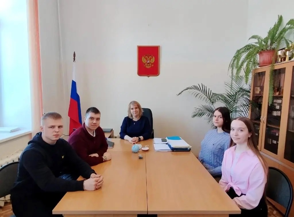 Учить, воспитывать, руководить и вести за собой